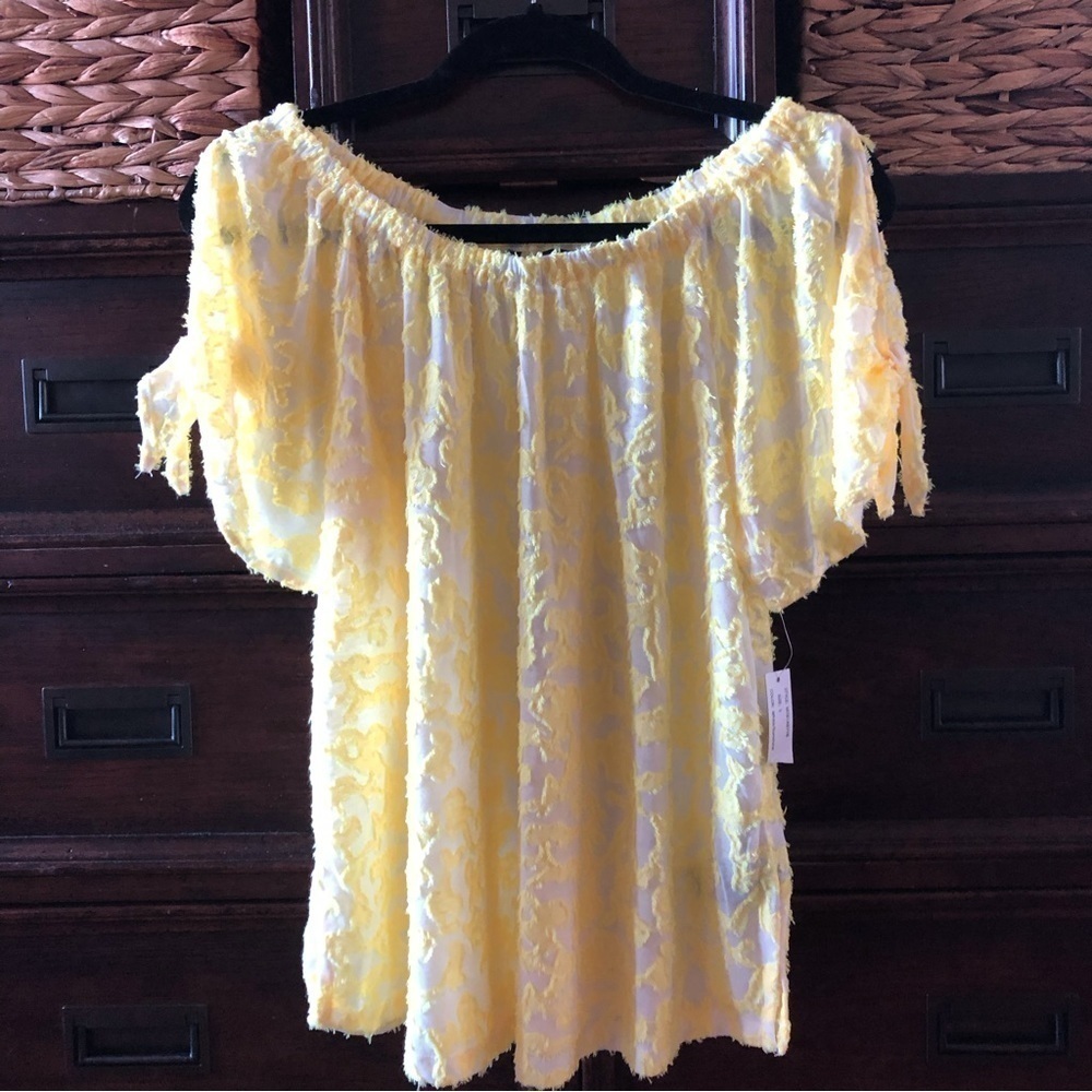 Zac & Rachel Yellow floral textured blouse in size S
